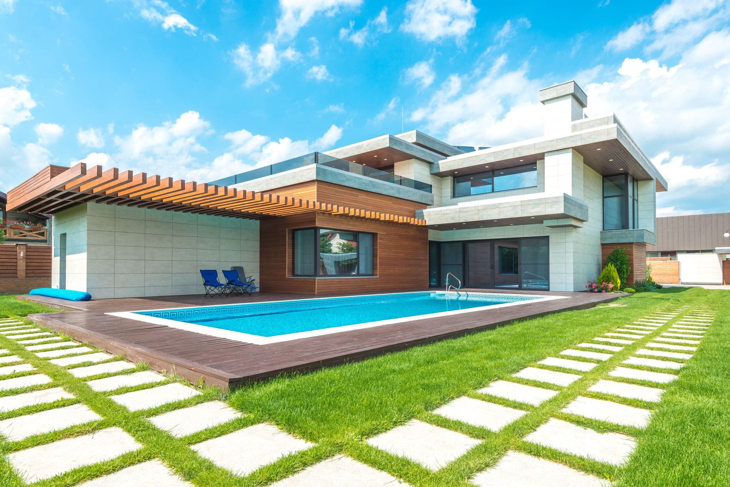 A low mid-century house and lap pool on a bright desert afternoon